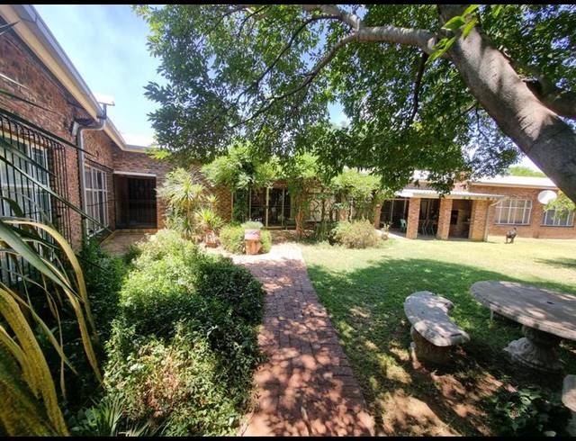 4 BEDROOM HOUSE FOR SALE IN MEYERHOF